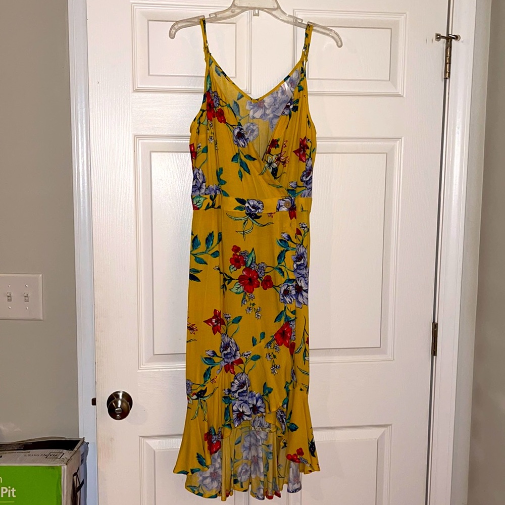Xhilaration, size: large, color: yellow with multi color flowers